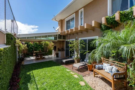 Casa de Condomínio com 3 Quartos à venda, 205m² no Santa Cândida, Curitiba