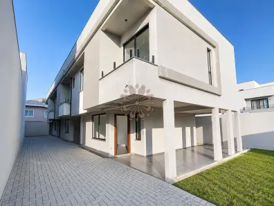 Sobrado com 3 Quartos para venda ou aluguel, 134m² no São Braz, Curitiba