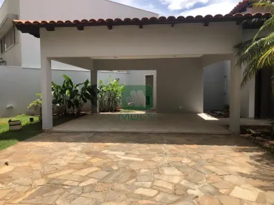 Casa com 3 Quartos para alugar, 248m² no Jardim Karaíba, Uberlândia