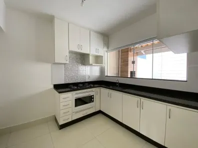 Sobrado com 3 Quartos à venda, 118m² no Jardim Sul, Uberlândia