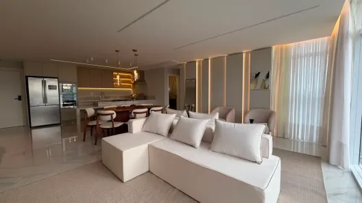 Apartamento com 3 Quartos para alugar, 140m² no Centro, Balneário Camboriú