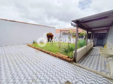 Casa com 3 Quartos à venda, 150m² no Santa Mônica, Uberlândia