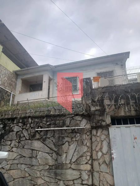 Casa com 3 quartos — Caiçaras, Belo Horizonte