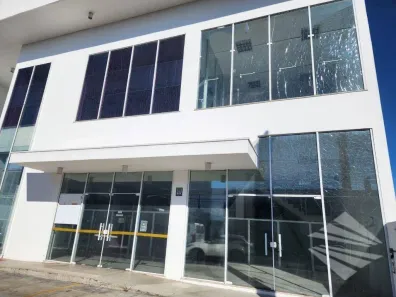 Prédio Comercial para alugar, 900m² no Independência, Taubaté