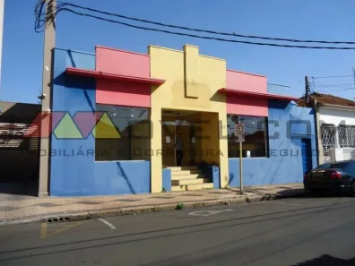 Casa com 3 Quartos para alugar, 400m² no Zona Central, Rio Claro