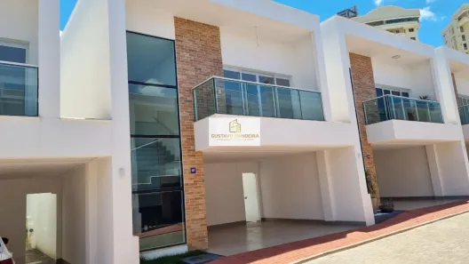 Sobrado com 3 Quartos à venda, 154m² no Chácaras Alto da Glória, Goiânia