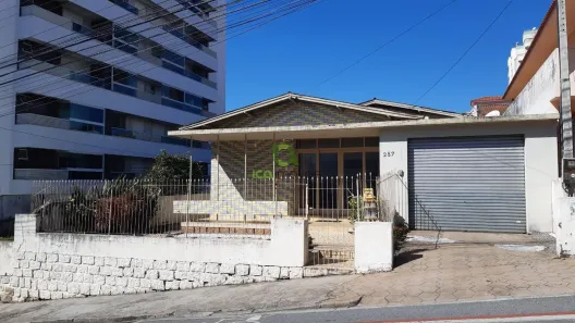 Lote/Terreno à venda, 756m² no Barreiros, São José