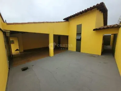 Casa com 3 Quartos para alugar, 120m² no Segismundo Pereira, Uberlândia