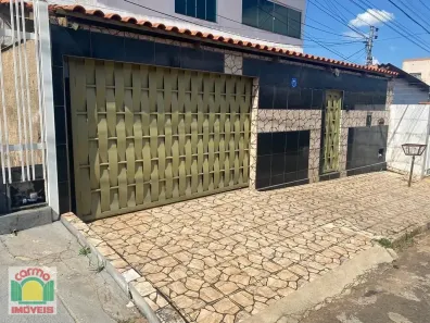 Sobrado com 4 Quartos à venda, 220m² no Centro, Anápolis