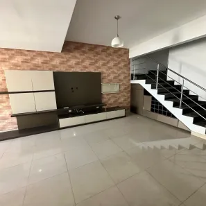 Sobrado com 3 Quartos para alugar, 191m² no Setor Jaó, Goiânia