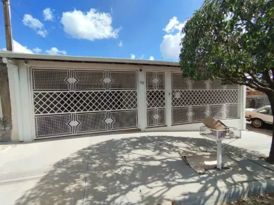 Casa com 3 Quartos para alugar, 200m² no Conjunto Habitacional Monsenhor João Batista Toffoli, Marília