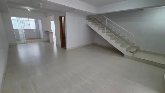 Sobrado com 3 Quartos para alugar, 107m² no Residencial Sonho Verde, Goiânia