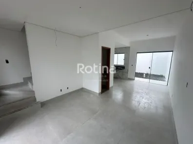 Casa com 2 Quartos à venda, 77m² no Novo Mundo, Uberlândia