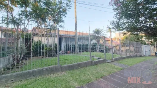 Casa com 4 Quartos à venda, 700m² no Três Figueiras, Porto Alegre