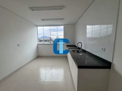 Sobrado com 3 Quartos para alugar, 200m² no Vila Mangalot, São Paulo