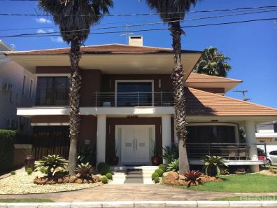 Casa de Condomínio com 4 Quartos à venda, 430m² no Marechal Rondon, Canoas