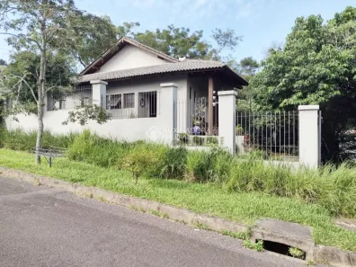 Casa com 3 Quartos à venda, 136m² no Espírito Santo, Porto Alegre