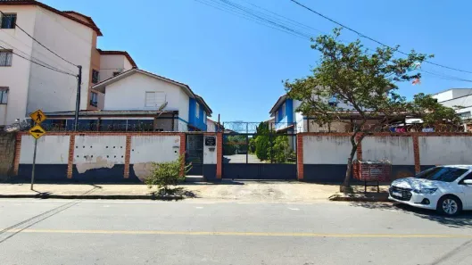 Casa de Condomínio com 3 Quartos para alugar, 110m² no Jardim Laguna, Contagem
