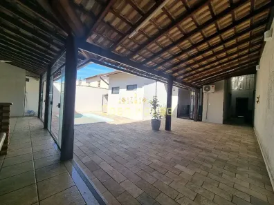 Imóvel Comercial com 3 Quartos à venda, 212m² no Jardim Amália, Volta Redonda