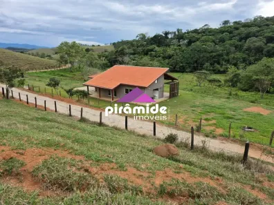 Fazenda/Sítio com 3 Quartos à venda, 190m² no Vila São Geraldo, São José dos Campos
