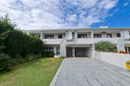 Sobrado com 4 Quartos para alugar, 300m² no Recanto Tropical, Cascavel