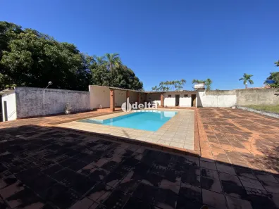 Casa com 3 Quartos à venda, 237m² no Mansões Aeroporto, Uberlândia