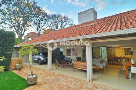 Casa com 4 Quartos para alugar, 250m² no Cazeca, Uberlândia