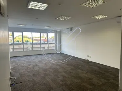 Sala Comercial para alugar, 56m² no Sítio Tamboré Alphaville, Barueri