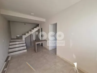 Casa com 2 Quartos para alugar, 75m² no Novo Mundo, Uberlândia