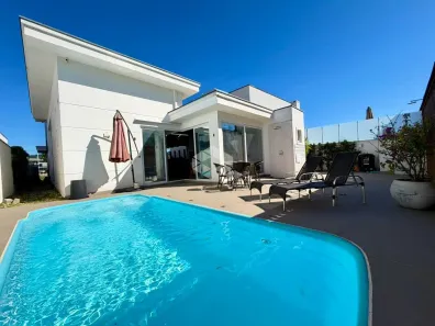 Casa de Condomínio com 3 Quartos à venda, 212m² no Santa Regina, Camboriú
