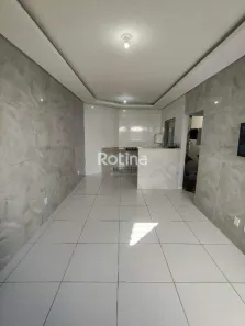 Casa com 2 Quartos à venda, 77m² no Segismundo Pereira, Uberlândia