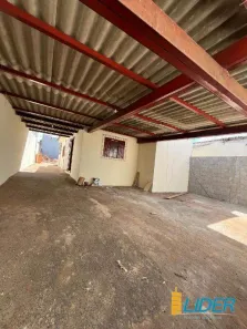 Casa com 3 Quartos para alugar, 120m² no Tibery, Uberlândia