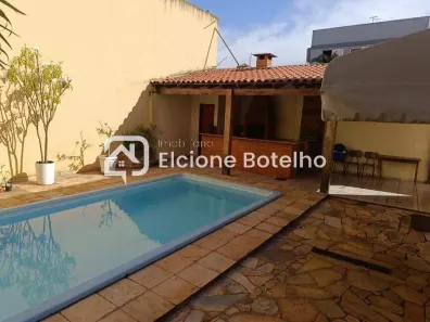 Sobrado com 4 Quartos à venda, 266m² no Patrimônio, Uberlândia