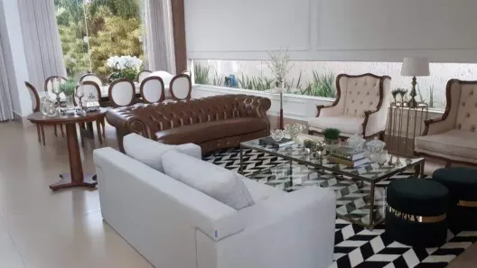 Sobrado com 4 Quartos à venda, 493m² no Morada da Colina, Uberlândia