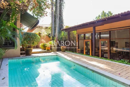 Casa com 3 Quartos à venda, 361m² no Jardim Guedala, São Paulo
