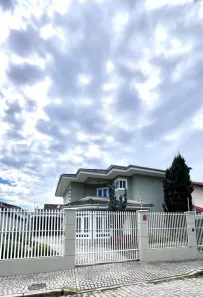 Sobrado com 3 Quartos à venda, 263m² no Bucarein, Joinville