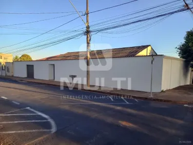 Casa com 3 Quartos para alugar, 220m² no Custódio Pereira, Uberlândia