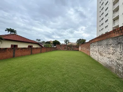 Lote/Terreno à venda, 242m² no Vila Tazitsu, Presidente Prudente
