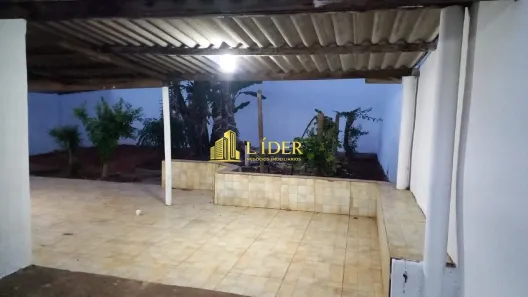 Casa com 2 Quartos para alugar, 90m² no São Jorge, Uberlândia