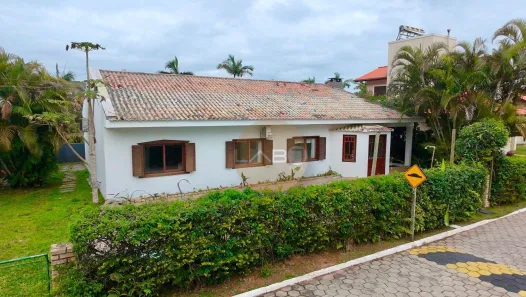 Casa de Condomínio com 3 Quartos para alugar, 200m² no Ponta das Canas, Florianópolis
