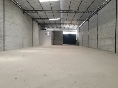 Galpão/Depósito/Armazém para alugar, 750m² no Vila Maria Helena, Duque de Caxias