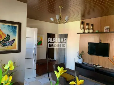 Casa com 6 Quartos à venda, 300m² no Jardim Califórnia, Contagem