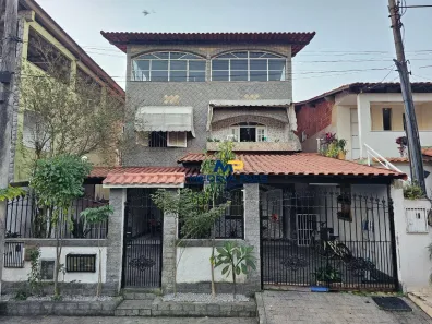 Casa de Condomínio com 4 Quartos à venda, 240m² no Pacheco, São Gonçalo