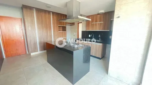Apartamento com 3 Quartos para alugar, 130m² no Centro, Uberlândia