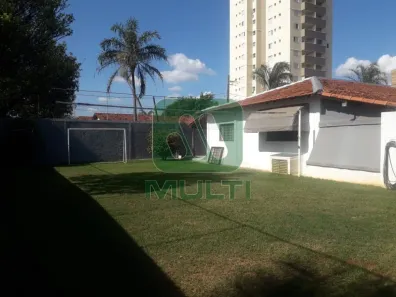 Casa com 3 Quartos para alugar, 309m² no Umuarama, Uberlândia