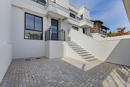 Sobrado com 3 Quartos à venda, 136m² no Estância Velha, Canoas
