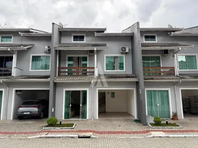 Sobrado com 3 Quartos à venda, 121m² no Floresta, Joinville