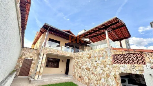 Casa com 3 Quartos à venda, 380m² no Serrano, Belo Horizonte