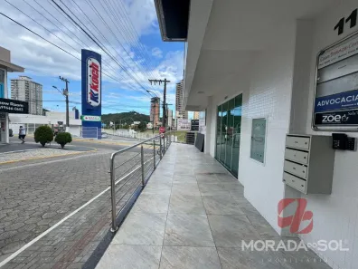 Sala Comercial para alugar, 50m² no Casa Branca, Itapema