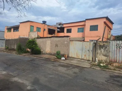 Casa com 8 Quartos à venda, 250m² no Bela Vista, Contagem